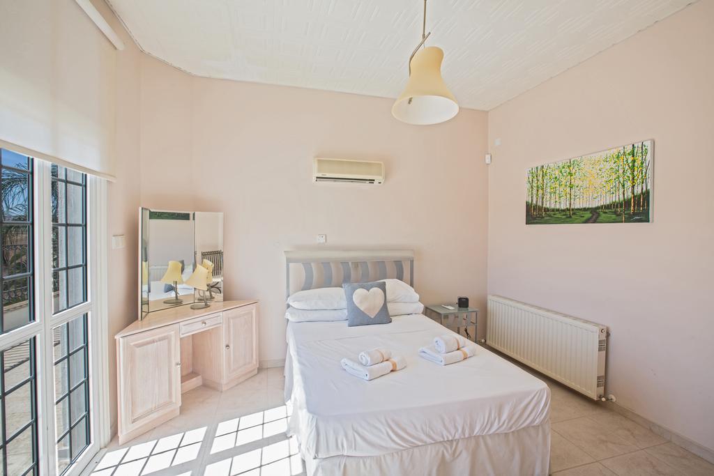 Papas Family Villa Paralimni Exterior foto