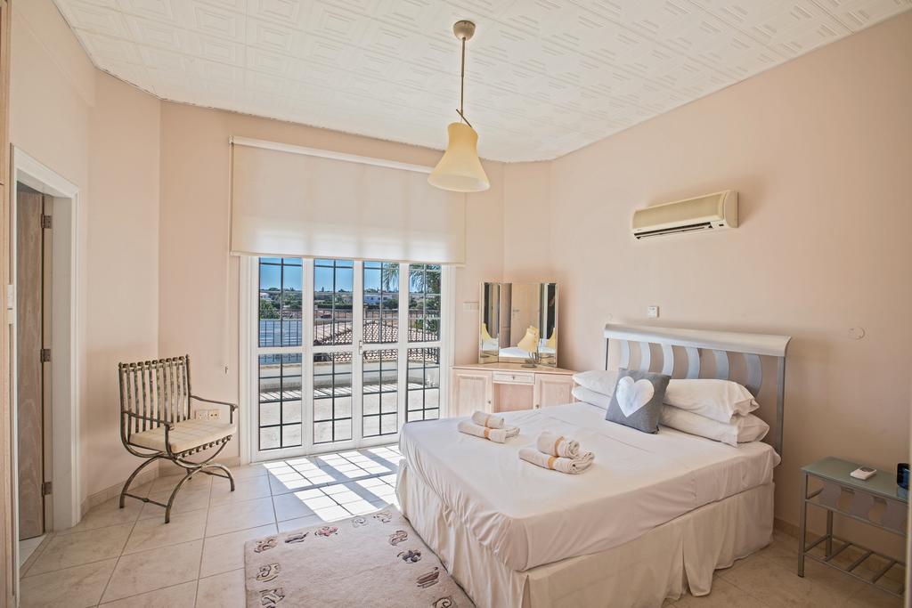 Papas Family Villa Paralimni Exterior foto